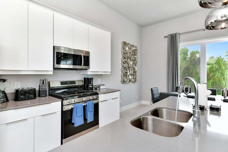 Private kitchen 5, Private Condo, Ideal for Groups, Duplex 238, Osceola