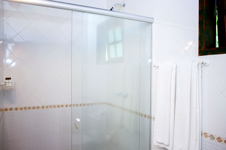 Bathroom 4, La Boheme Hotel e Apart Hotel, Armação dos Búzios