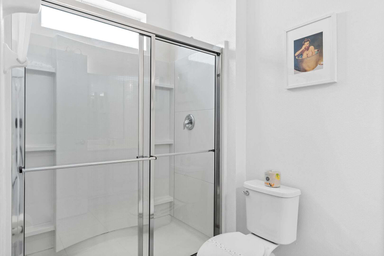 Bathroom 5, Big Family Home! Game Room Sleeps 26!, Osceola