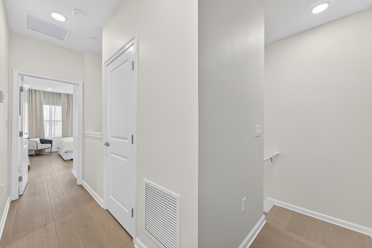 Room 4, NEW 5bd/5ba Townhome Near Seaworld, Orange
