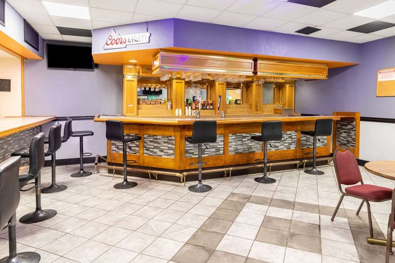 Food & Drinks 5, Quality Inn Newport, Cocke