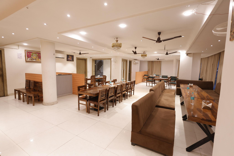 Food & Drinks 5, Hotel Royal Vilas, Bharatpur