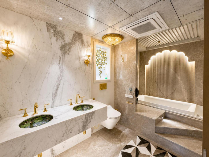 Bathroom, The Empire Palace , New Delhi, Delhi