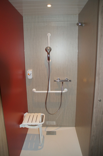Bathroom, The Originals Access, Hôtel Aurillac, Cantal