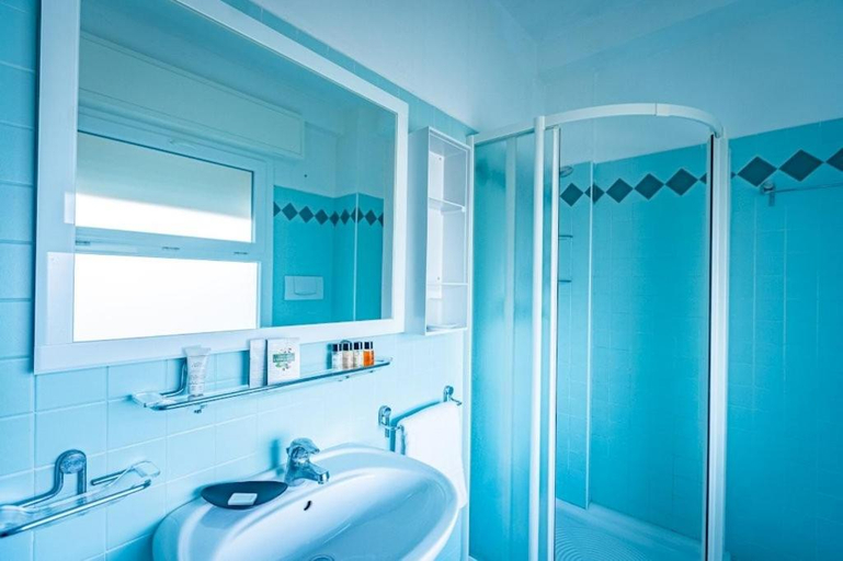 Bathroom 2, Hotel Tre Rose New 2026, Rimini