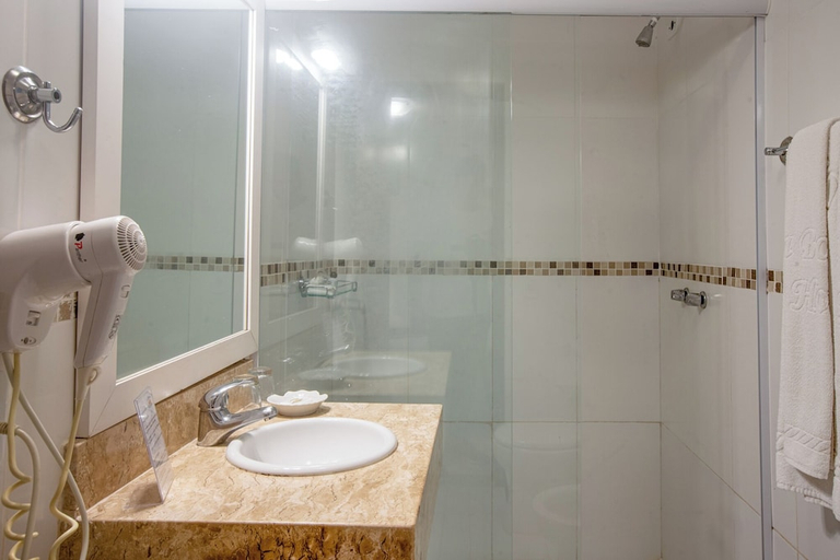Bathroom 4, La Boheme Hotel e Apart Hotel, Armação dos Búzios