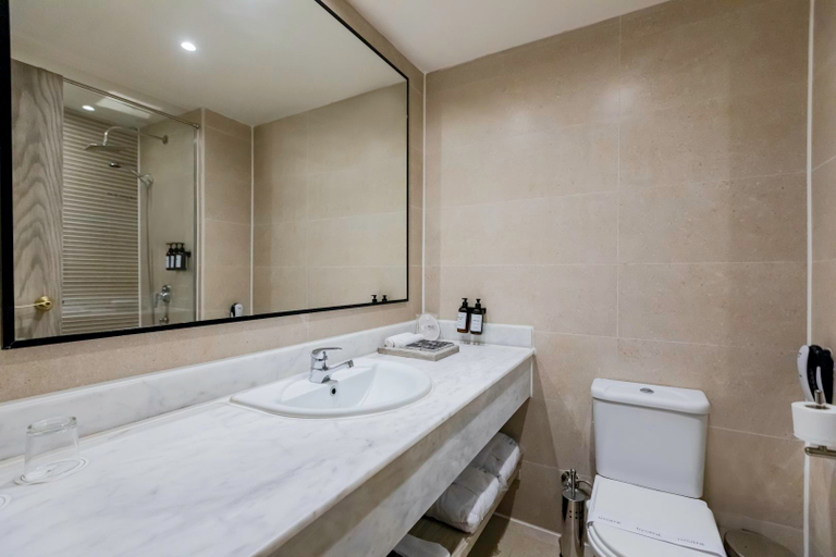 Bathroom, SUNRISE Serano Aqua Park Resort, Al-Ghurdaqah