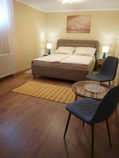 Bedroom 2, Magdalena Vendeghaz, Esztergom