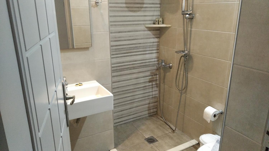 Bathroom 4, Vanisko Hotel, Crete