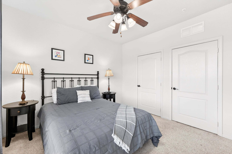 Room 2, Charming Family-friendly Condo Near Disney w Pool & Balcony, Polk