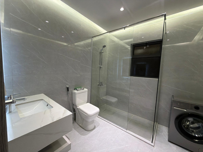 Bathroom 4, 203 JRE apartment with stunning boulevard veiw, Wadi Essier