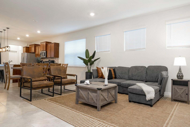 Living area 3, House 5 En-suites Access to Amazing Resort!, Polk
