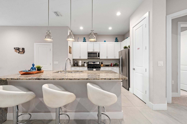 Private kitchen 2, Townhouse 4 Bedrooms 5 Min to Disney!, Osceola
