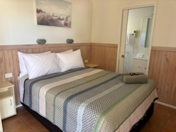2, Longreach Starlight Cabins - Boutique Outback Accommodation, Longreach