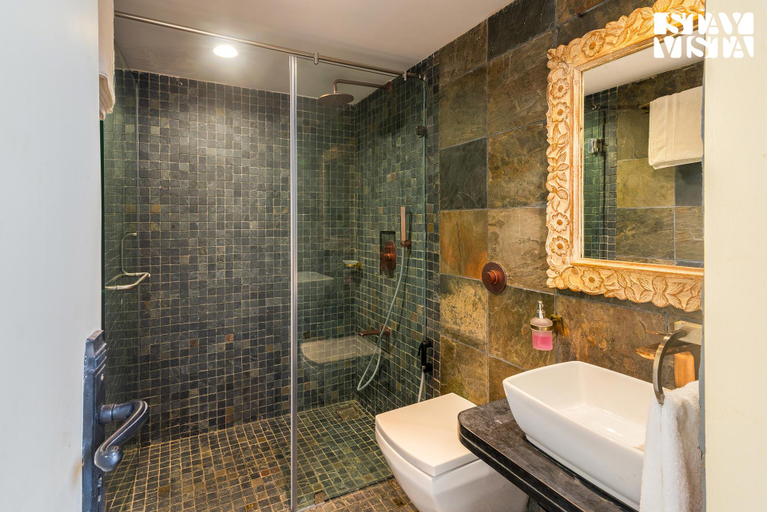 Bathroom 4, StayVista at Shrimant Wada Royal Stay, Satara