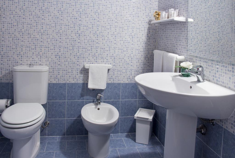 Bathroom 5, Hotel Le Muse , Syracuse