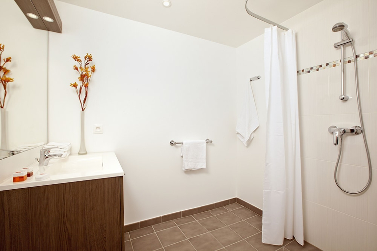 Bathroom, Séjours & Affaires Massy Atlantis, Essonne