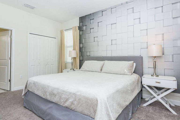 Room 2, Huge Home, Private Pool Sleeps 16, Osceola