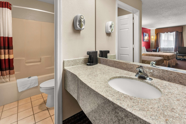 Bathroom 3, Americas Best Value Inn Montezuma, Macon
