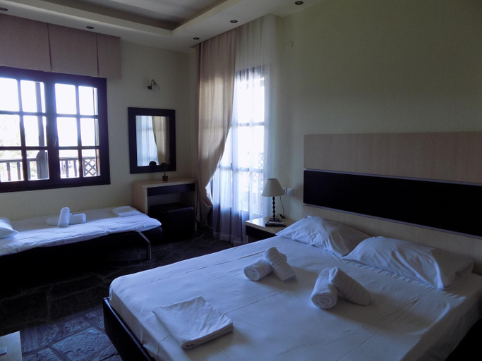 Others 4, To Kastro, Central Macedonia