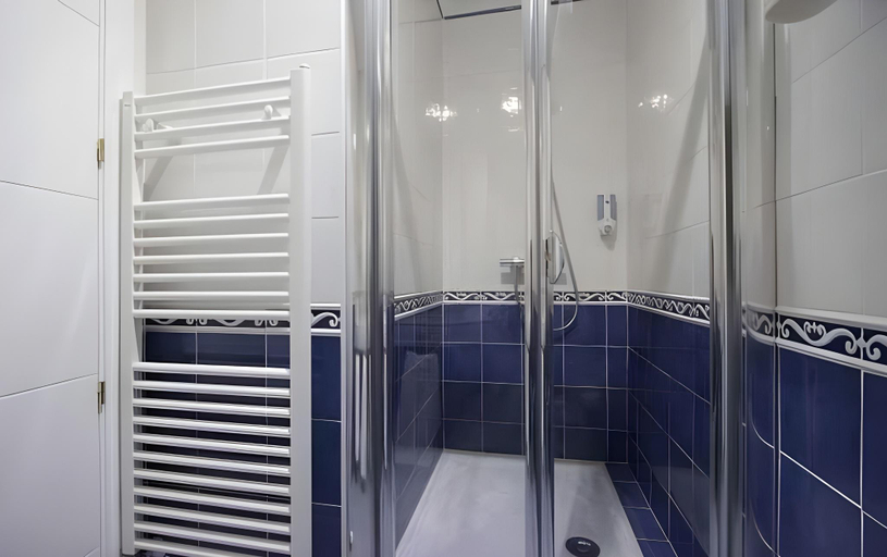 Bathroom 3, Rincon de Gran Via, Madrid