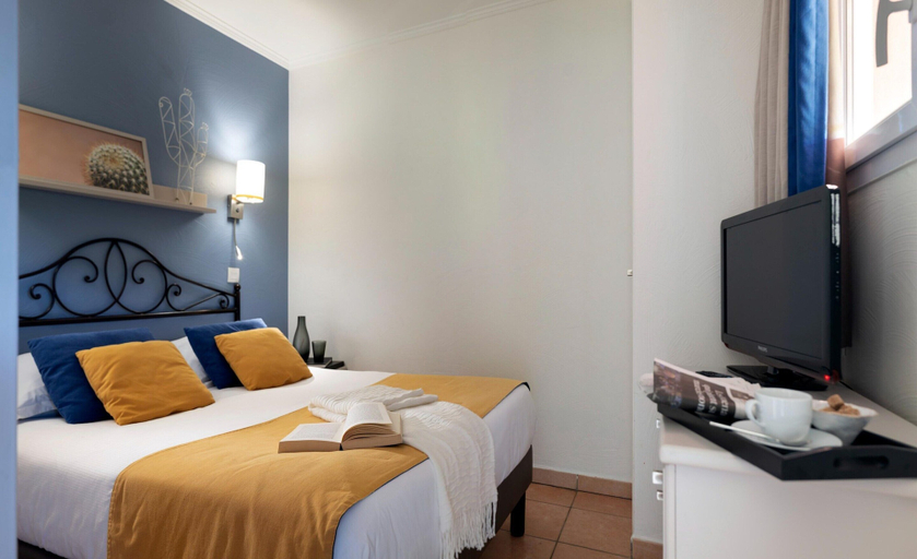 Room 2, Beautiful French Riviera Apartment for 6, Var