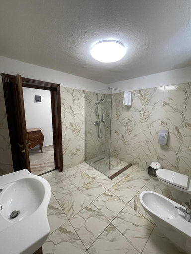 Bathroom 5, Hotel Trei Brazi, Livadia