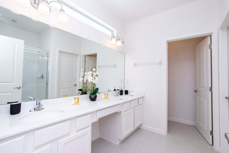 Bathroom 2, Gorgeous Family Home! Sleeps 28, Osceola