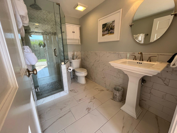 Bathroom 4, Shore Haven Inn, Barnstable