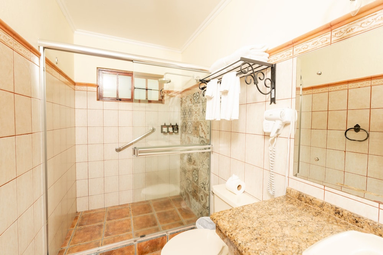 Bathroom 4, Borinquen Thermal Resort, Liberia