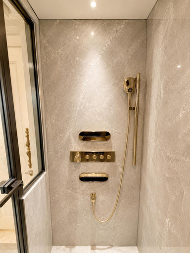 Shower, The Empire Palace , New Delhi, Delhi