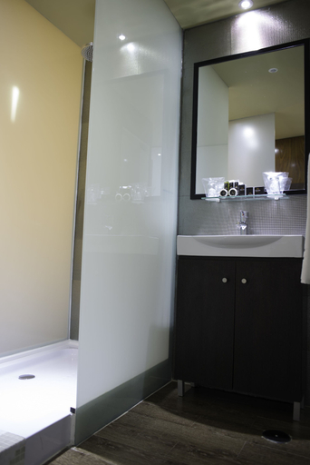 Bathroom 5, Hotel Vip Praia, Praia