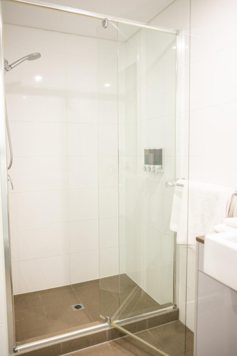 Bathroom 3, Baileys Serviced Apartments, Perth