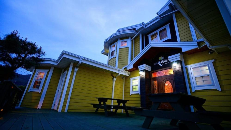 Exterior & Views