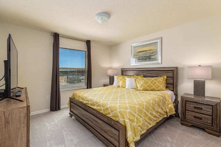 Room 5, Bright Elegant Home @ Solterra!, Polk
