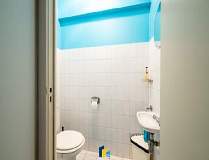 Bathroom 5, Blankenberge Coastal Escape for 5, West-Vlaanderen