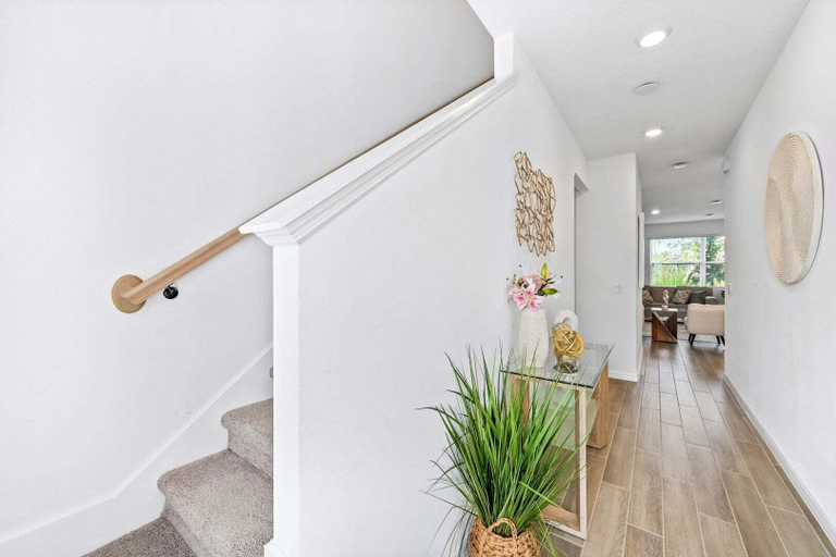 Interior 3, Lovely Townhome Sleeps 8, Polk