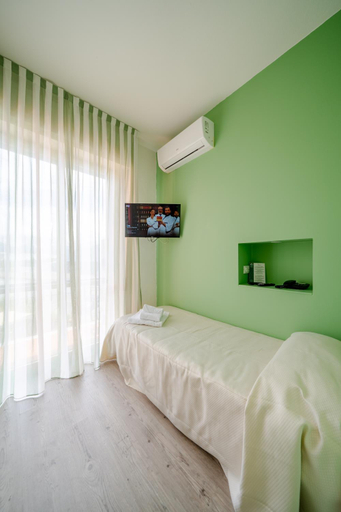 Bedroom 4, Hotel la pineta, Massa Carrara
