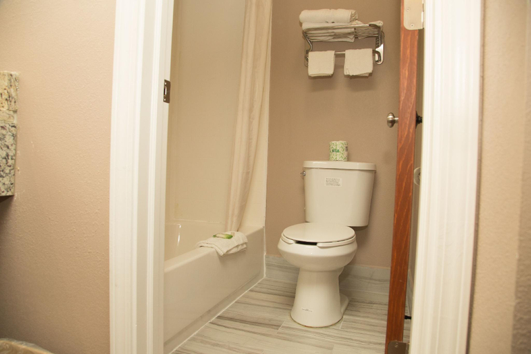 Bathroom 5, Americas Best Value Inn-Indy Northwest, Marion