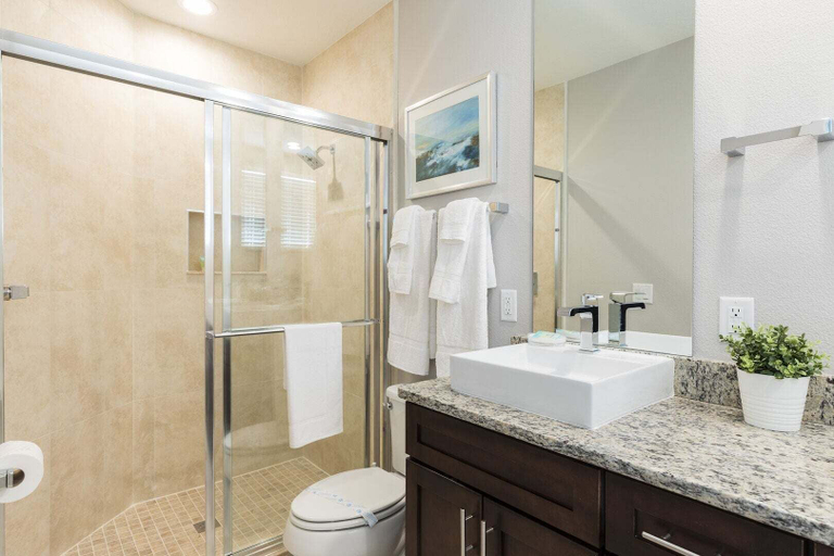 Bathroom 4, Comfy Villa 5 Min to Dinsey! Hot Tub & BBQ, Osceola