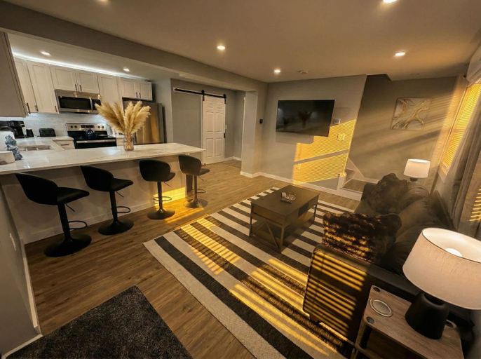 1, Sleek Modern Villa - Centrally Located, New Castle