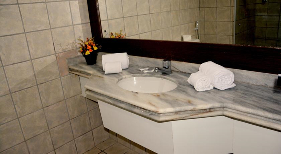 Bathroom 5, Costa Do Atlantico, Natal