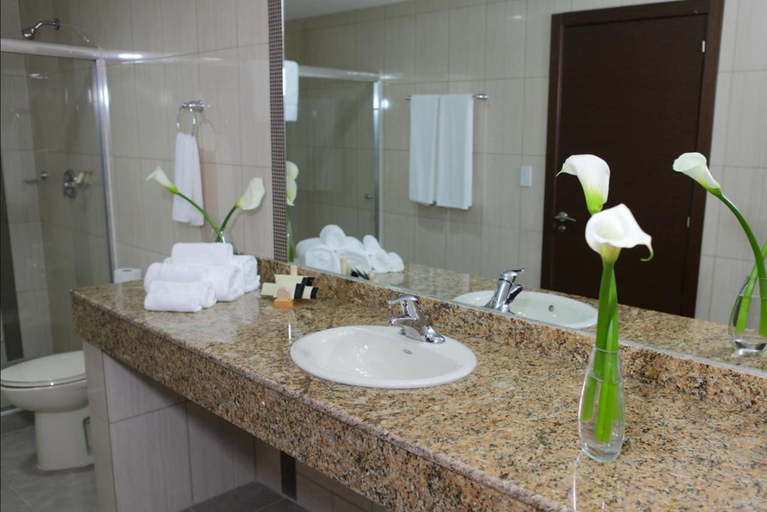 Bathroom 4, Victoria Hotel and Suites Panama, Panamá