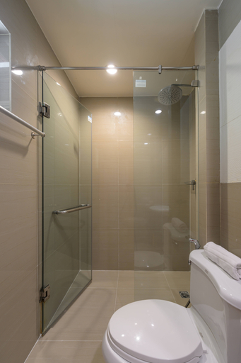 Bathroom 3, The Victory Executive Residences, Ratchathewi