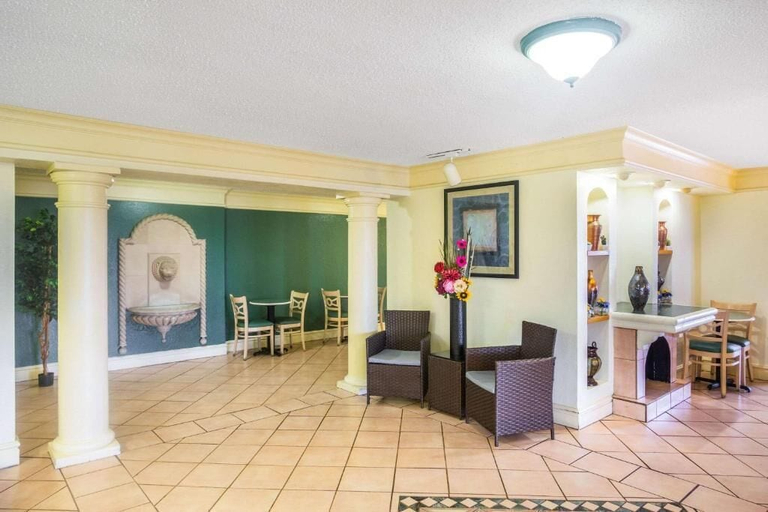 Interior, La Vista Express- Formerly La Quinta, Maverick