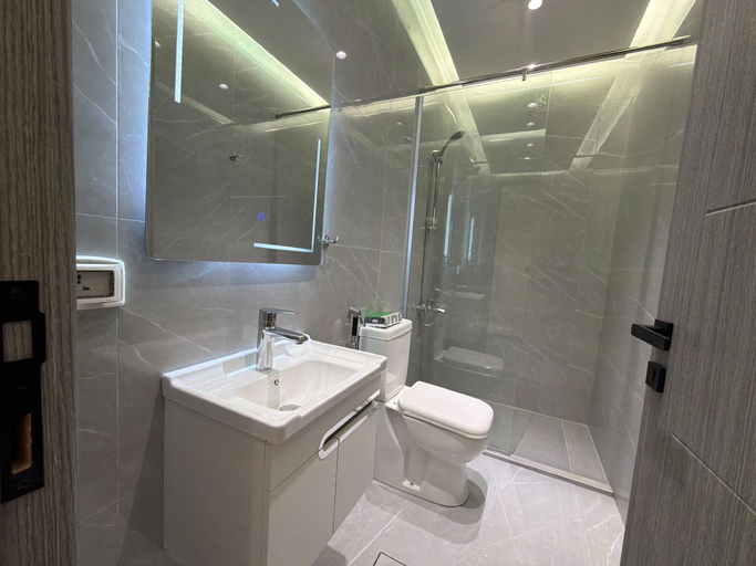 Bathroom 3, 105 JRE apartment with stunning boulevard veiw, Wadi Essier