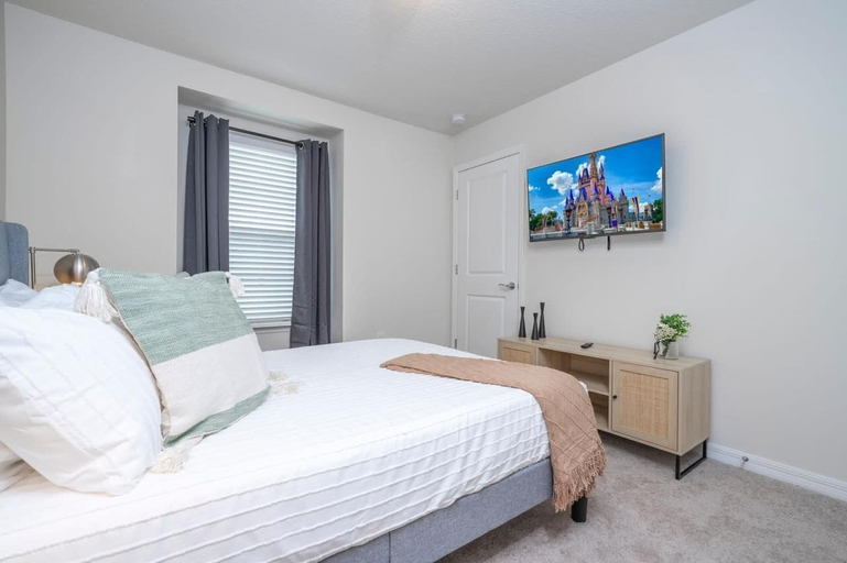 Room 3, Exclusive Villa, Full Resort Access!, Polk