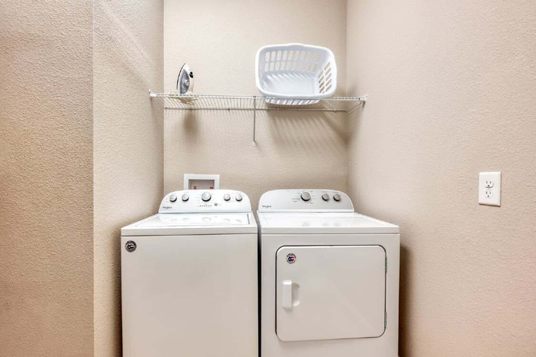 Laundry, Villa 5 BR 6 BA 5min to Disney!, Osceola
