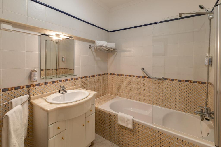 Bathroom 4, Estudios Salinas, Olhão