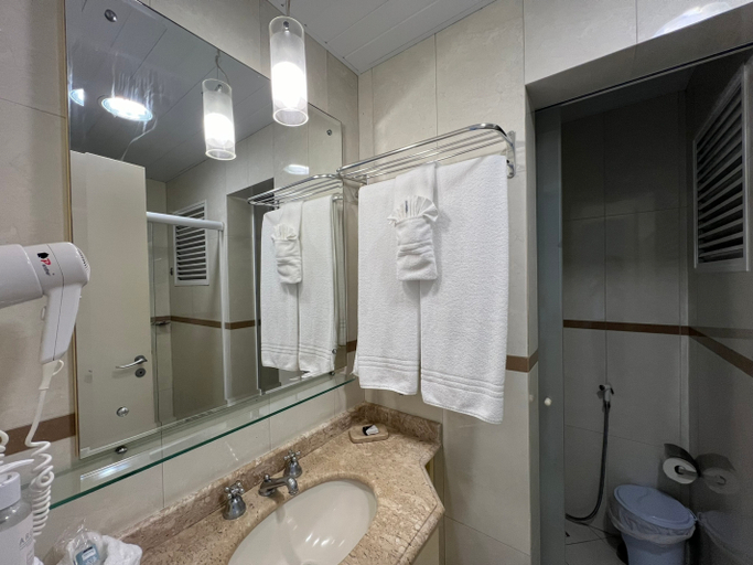 Bathroom 5, Bombinhas Blue Suites, Bombinhas